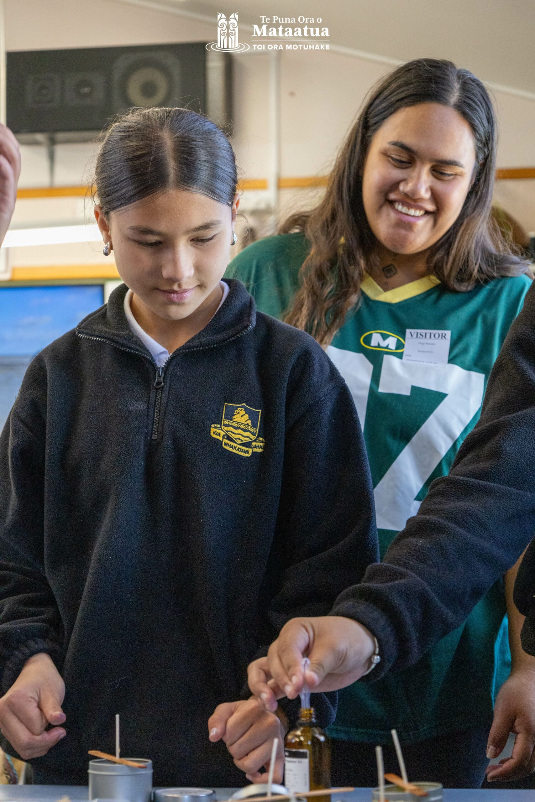 Tauira learning about making rongoā